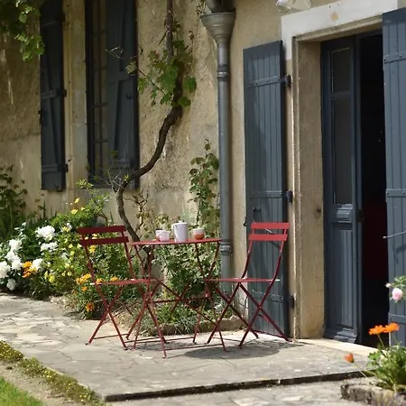 Un Jardin Et Trois Maisons Bed & Breakfast *