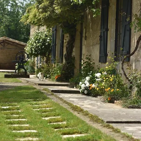 Un Jardin Et Trois Maisons Alojamento de Acomodação e Pequeno-almoço 3*