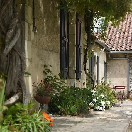 Bed & Breakfast Un Jardin Et Trois Maisons *