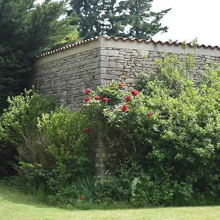 Un Jardin Et Trois Maisons 3*