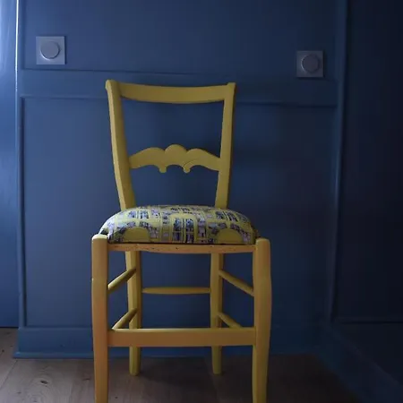 Un Jardin Et Trois Maisons