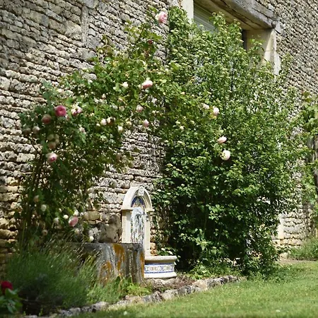 Un Jardin Et Trois Maisons Brux