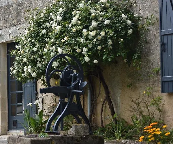 ベッド・アンド・ブレックファスト Un Jardin Et Trois Maisons