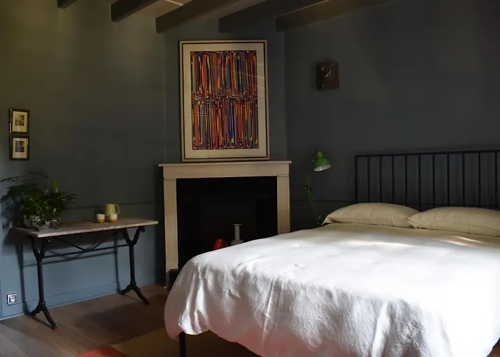 Un Jardin Et Trois Maisons Brux