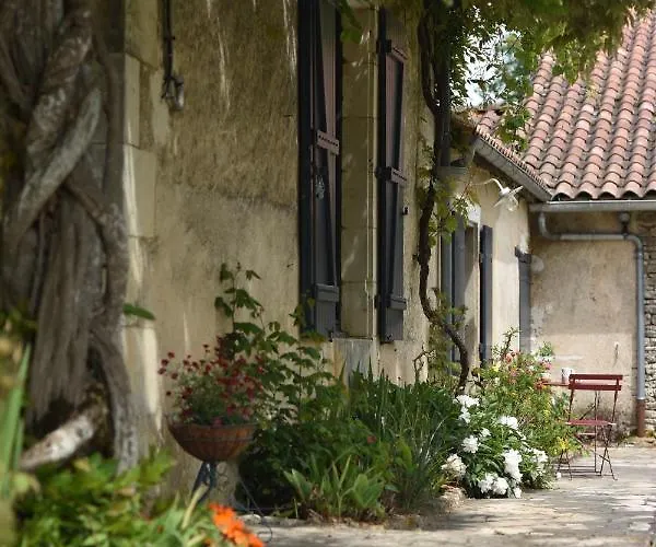 ベッド・アンド・ブレックファスト Un Jardin Et Trois Maisons 3*