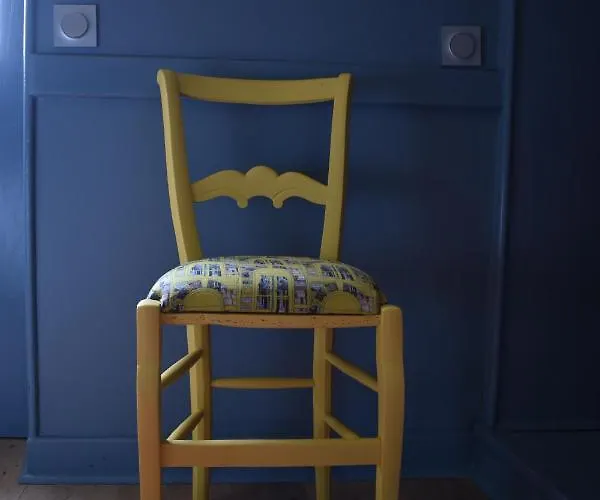 Un Jardin Et Trois Maisons