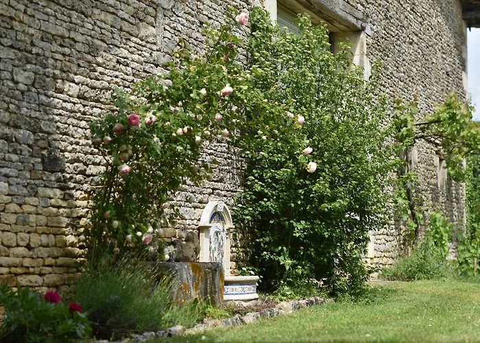 Un Jardin Et Trois Maisons Brux