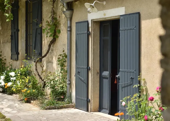 ベッド・アンド・ブレックファスト Un Jardin Et Trois Maisons